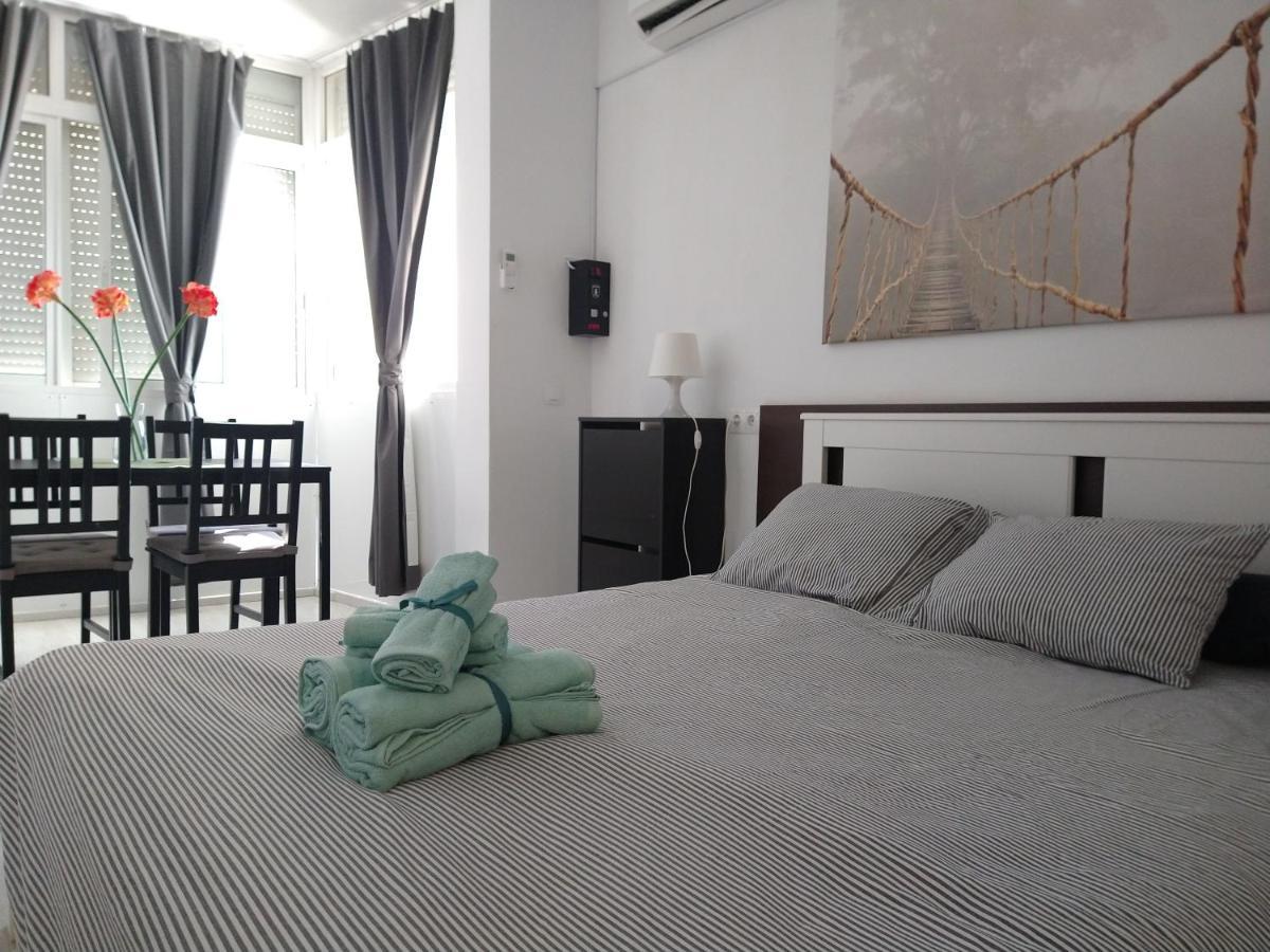 Amplio Estudio,Vista Mar Y Montana, A Pasos Del Centro Torremolinos Luaran gambar