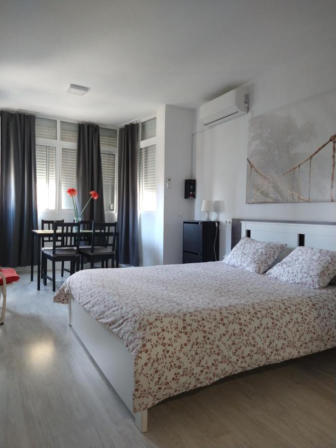 Amplio Estudio,Vista Mar Y Montana, A Pasos Del Centro Torremolinos Luaran gambar