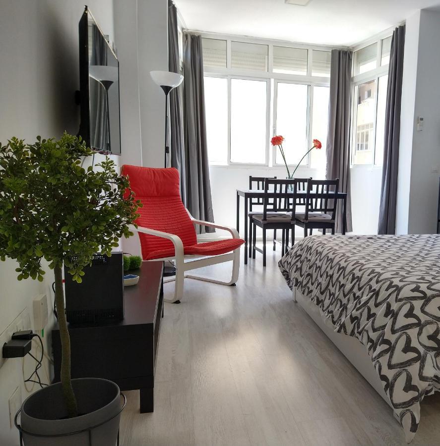 Amplio Estudio,Vista Mar Y Montana, A Pasos Del Centro Torremolinos Luaran gambar