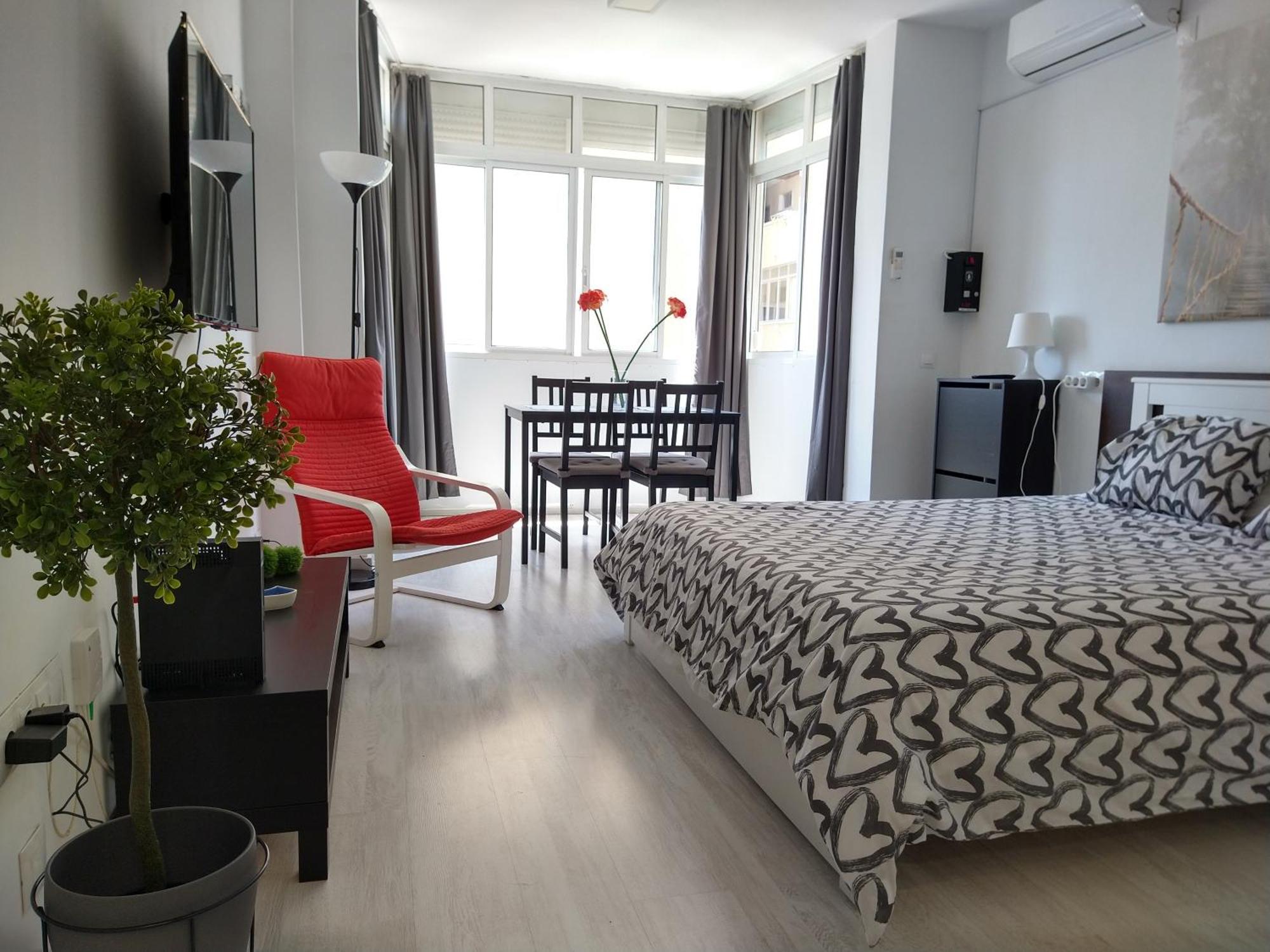 Amplio Estudio,Vista Mar Y Montana, A Pasos Del Centro Torremolinos Luaran gambar